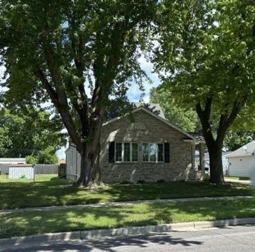 811 Tilden St, Fairmont, MN, 56031-4120 | Card Image
