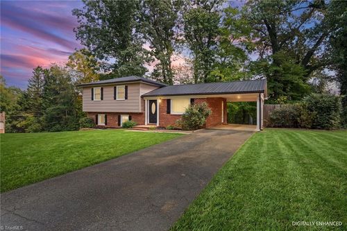 226 Red Coat Ln, King, NC, 27021-9726 | Card Image