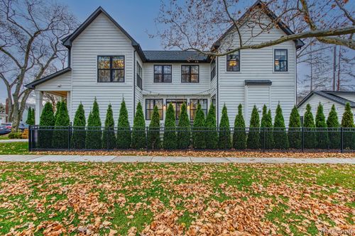 1989 Webster St, Birmingham, MI, 48009-7814 | Card Image