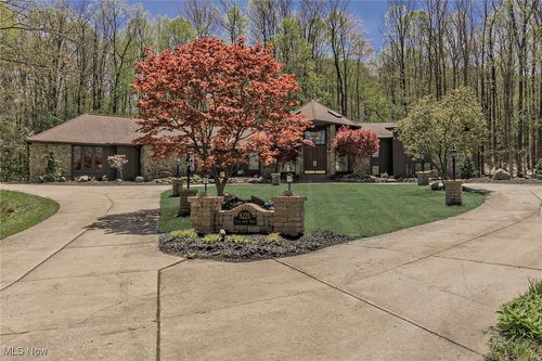 8225 Eagle Ridge Dr, Concord Township, OH, 44077-9797 | Card Image