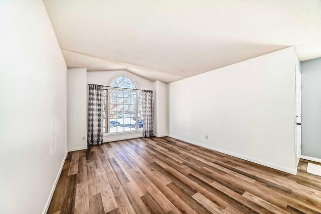 207 Coachway Rd Sw, House other with 3 bedrooms, 3 bathrooms and 2 parking in Calgary AB | Image 15