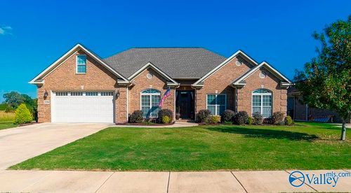 2104 Queenston Loop Sw, Decatur, AL, 35603-7704 | Card Image