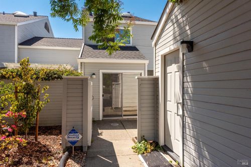 2324 Lakeview Dr, Santa Rosa, CA, 95405-8654 | Card Image
