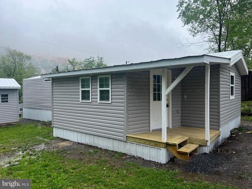21 Jacob St, BERKELEY SPRINGS, WV, 25411-5353 | Card Image