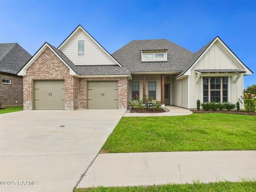104 Carriage Lakes Dr, Youngsville, LA, 70592-5236 | Card Image