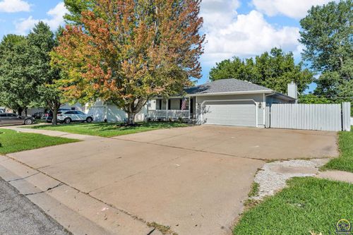 2604 Sw Ancaster Rd, Topeka, KS, 66614-4793 | Card Image