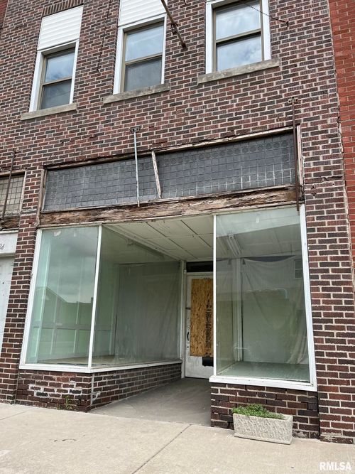 118 W Main St, Salem, IL, 62881-1518 | Card Image