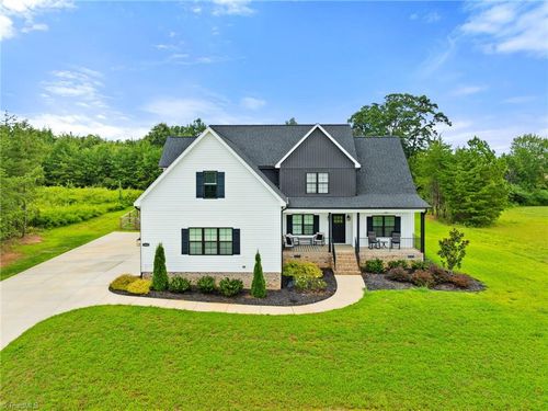 7412 Kingsley Pl, Stokesdale, NC, 27357-9424 | Card Image