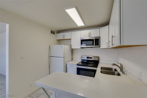 apt-28-212 Orland St, Las Vegas, NV, 89107-1655 | Card Image
