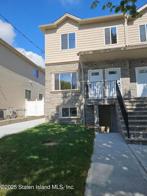 109 Saint Johns Ave, Staten Island, NY, 10305-3040 | Card Image