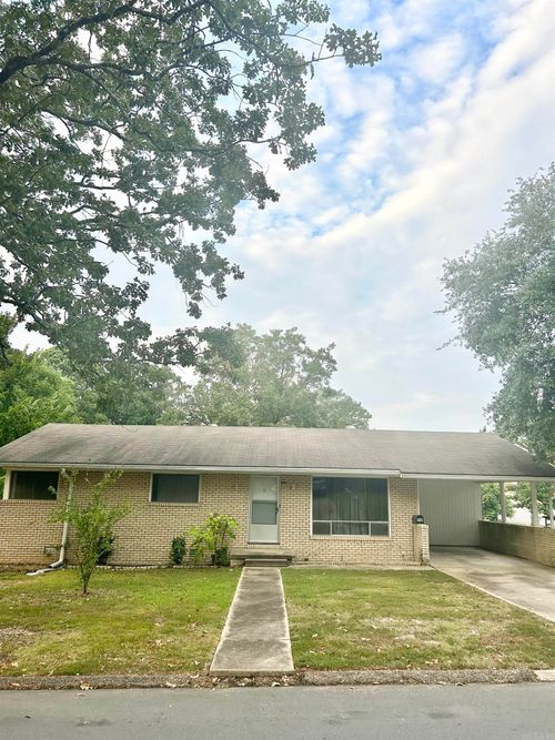 910 W 8th St, El Dorado, AR, 71730-4348 | Card Image