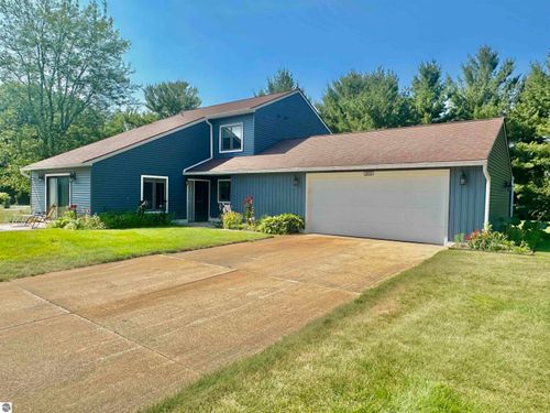200 N Shore Dr E, Cadillac, MI, 49601-8805 | Card Image