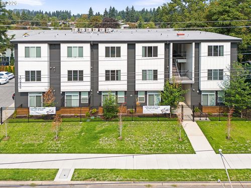 19-10985 E Burnside St, Portland, OR, 97216-3332 | Card Image