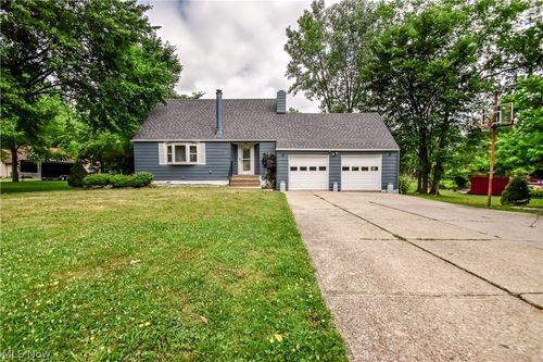 339 E Sprague Rd, Seven Hills, OH, 44131-6139 | Card Image