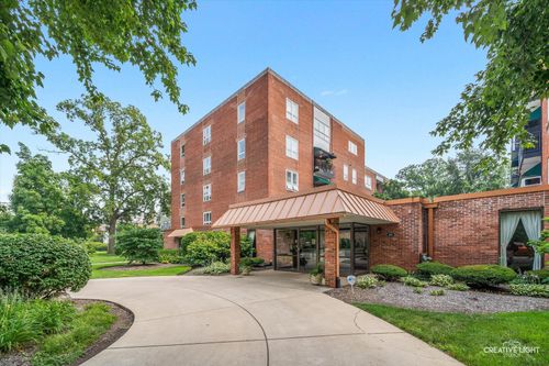 apt-4c-450 W Downer Pl, Aurora, IL, 60506-5180 | Card Image