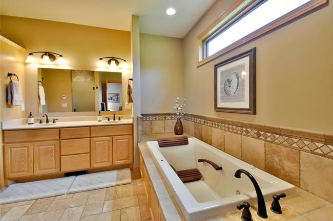 Spa like owners bath with transom window | Image 14