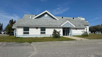 2323 Genier Rd, House other with 2 bedrooms, 2 bathrooms and 20 parking in Cochrane ON | Image 3