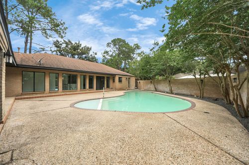 15707 Steamboat Ln, Houston, TX, 77079-2548 | Card Image