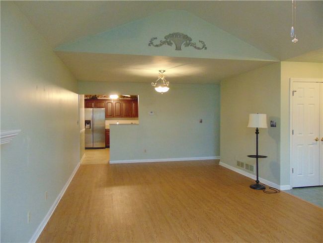 2007 Lake View Dr, Condo with 3 bedrooms, 3 bathrooms and 2 parking in Rostraver PA | Image 8