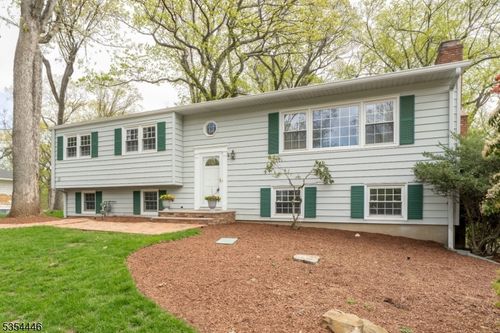 6 Colonial Dr, Green Brook, NJ, 08812-2013 | Card Image