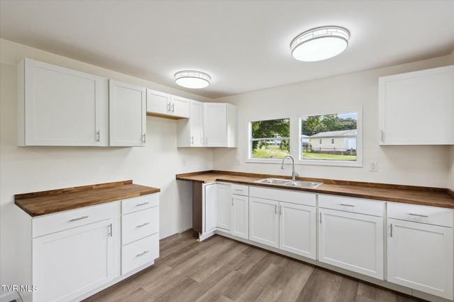 2376 Highway 81 S, House other with 2 bedrooms, 1 bathrooms and null parking in Jonesborough TN | Image 11