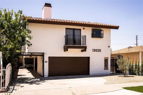 13025 Roselle Ave, Hawthorne, CA, 90250-9319 | Card Image