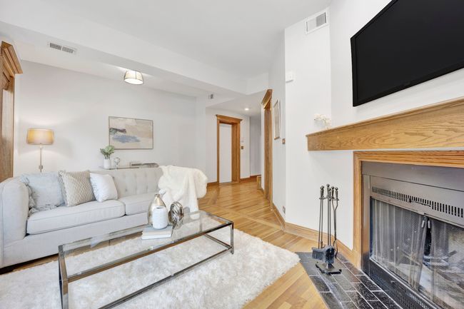 APT-1W - 1023 W Dakin St, Home with 2 bedrooms, 1 bathrooms and 1 parking in CHICAGO IL | Image 4