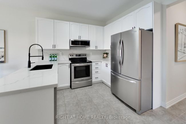 1112 Booth Ave, House other with 4 bedrooms, 4 bathrooms and 2 parking in Innisfil ON | Image 5