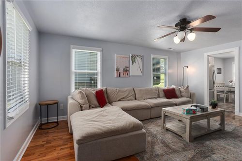 214 Ming St, Warrensburg, MO, 64093-2127 | Card Image