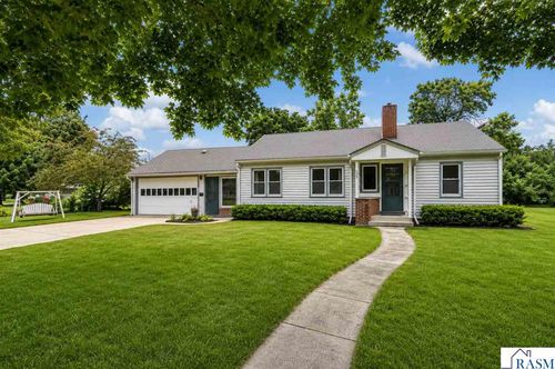 128 N Park Ln, Le Sueur, MN, 56058-1713 | Card Image