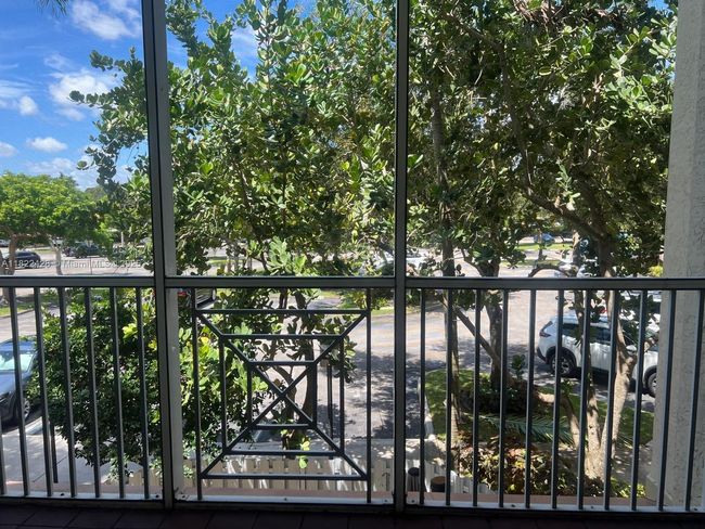 APT-211 - 3500 Oaks Clubhouse Dr, Condo with 3 bedrooms, 2 bathrooms and null parking in Pompano Beach FL | Image 27