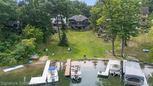 1745 Ridge Rd, White Lake, MI, 48383-1787 | Card Image