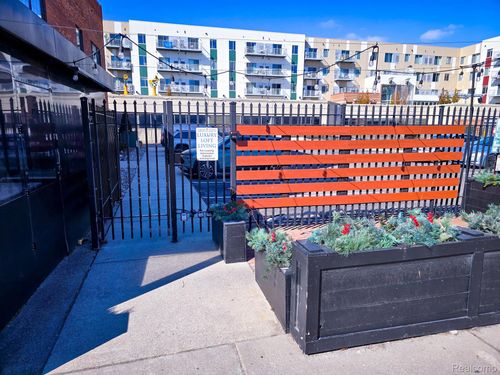 205-3100 Woodward Ave, Detroit, MI, 48201-2740 | Card Image