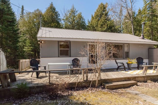 704 York Ave, House other with 3 bedrooms, 1 bathrooms and 6 parking in Sauble Beach ON | Image 6
