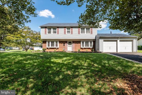 27 East Ln, Willingboro, NJ, 08046-2219 | Card Image