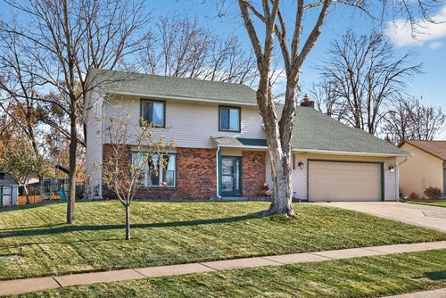15716 Hayes Trl, Apple Valley, MN, 55124-7138 | Card Image