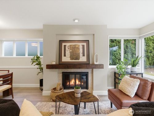 201-1400 Taylor Ave N, Seattle, WA, 98109-3365 | Card Image