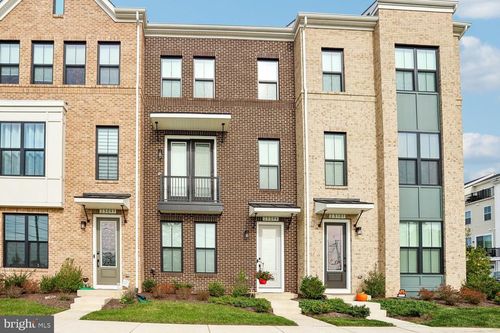 23099 Growler Sq, BRAMBLETON, VA, 20148-6501 | Card Image
