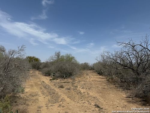 000 Fermina Rd, Cotulla, TX, 78014 | Card Image