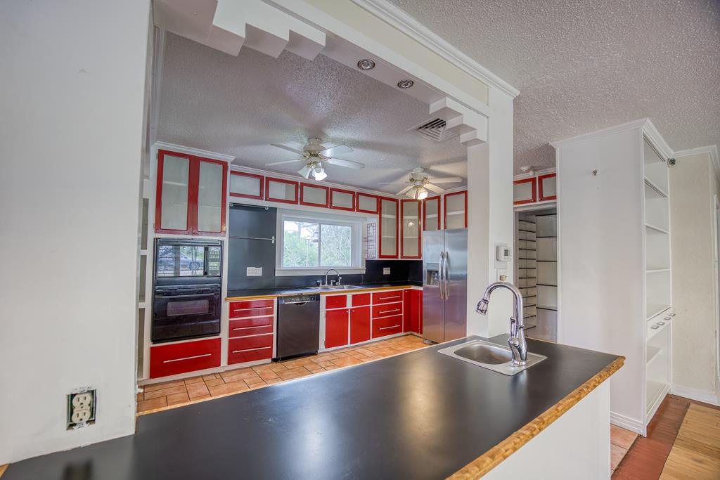 Reagan St, Palestine, TX 75801