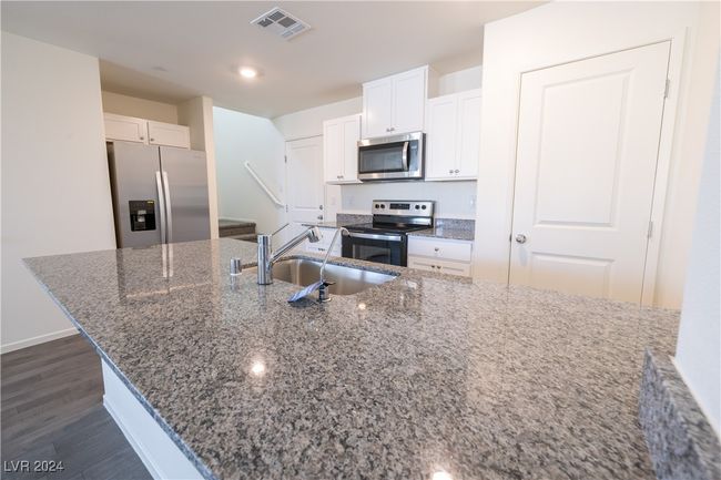 340 Summer Sparrow Ave, Townhouse with 3 bedrooms, 3 bathrooms and null parking in Henderson NV | Image 6