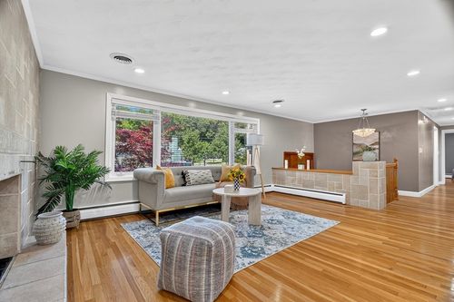 32 Bobolink Rd, Wellesley, MA, 02481-3537 | Card Image