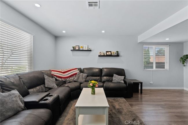 22524 Paseo Terraza, Townhouse with 2 bedrooms, 2 bathrooms and 2 parking in Santa Clarita CA | Image 4