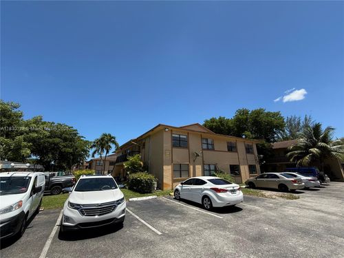 29-2530 W 67th Pl, Hialeah, FL, 33016-2855 | Card Image