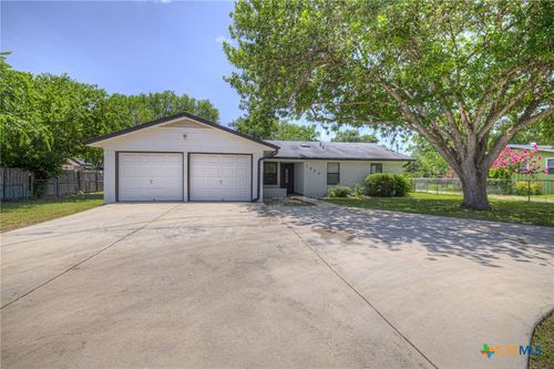1302 S Mesquite Ave, New Braunfels, TX, 78130-7722 | Card Image