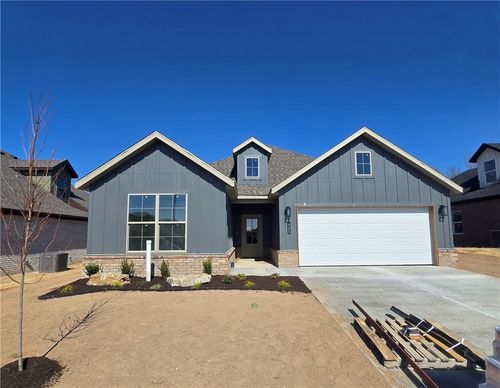 405 Hondo St, Siloam Springs, AR, 72761-5271 | Card Image