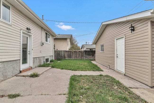 3248 Dovercliffe Rd Se, House other with 5 bedrooms, 2 bathrooms and 2 parking in Calgary AB | Image 35
