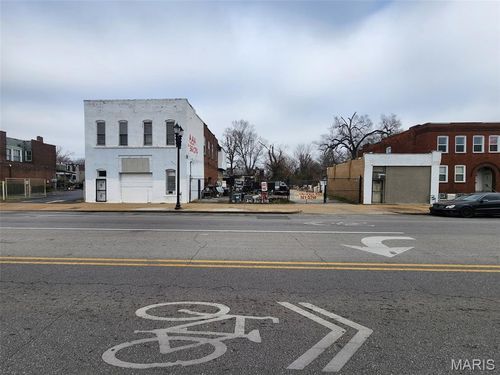 5375 Dr Martin Luther King Dr, Saint Louis, MO, 63112-4256 | Card Image