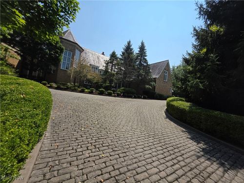 545 Bristol Dr, Aurora, OH, 44202-8590 | Card Image