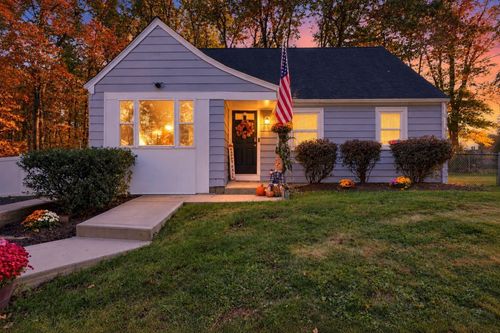 15 Cross St, Bellingham, MA, 02019-1820 | Card Image